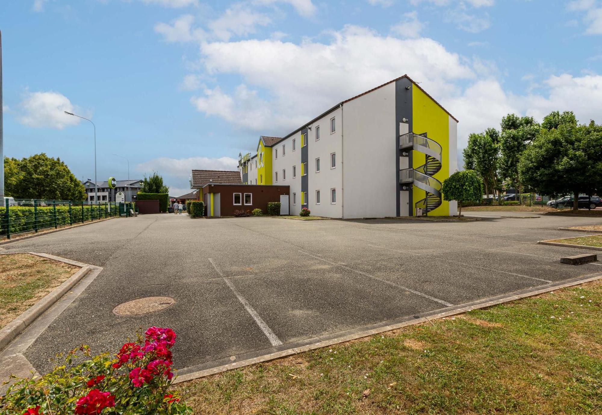 B&B Hotel Chartres Le Coudray Exterior photo